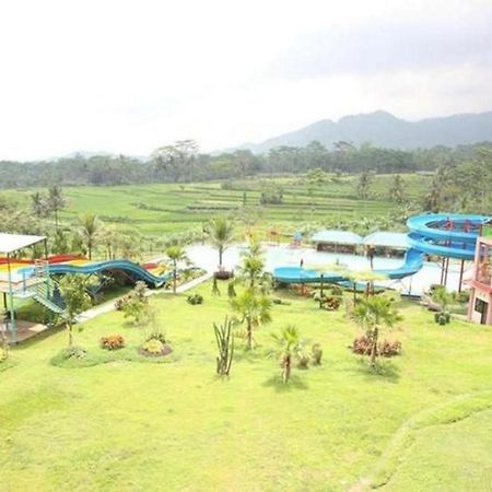 Green Valley Resort Пурвокерто Экстерьер фото