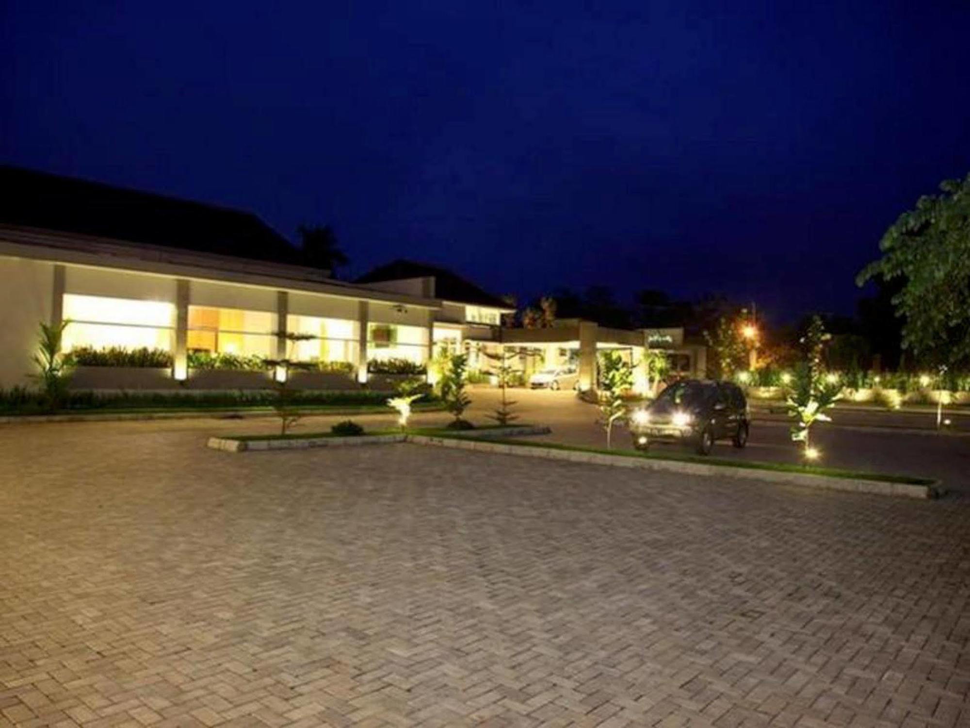 Green Valley Resort Пурвокерто Экстерьер фото