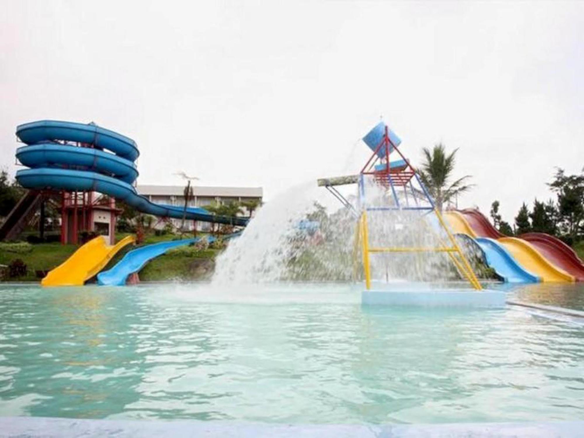 Green Valley Resort Пурвокерто Экстерьер фото